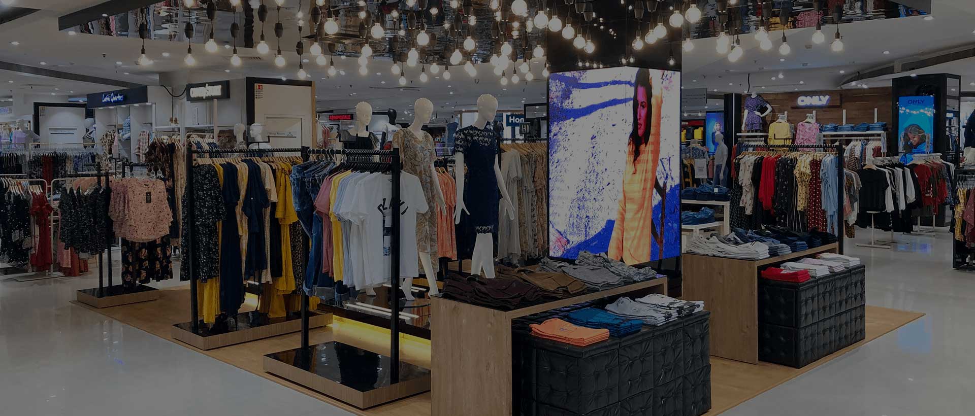Dubai's best Retail Outlets interior and fitout company offers Retail Shop & Showroom Interiors, Clothing & Garment Shop Interiors, Food Chain Store Interior & Fitout Work.